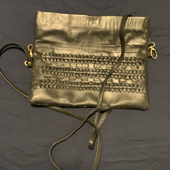 Black detailed magnet close cross body bag - Picture 6 of 6